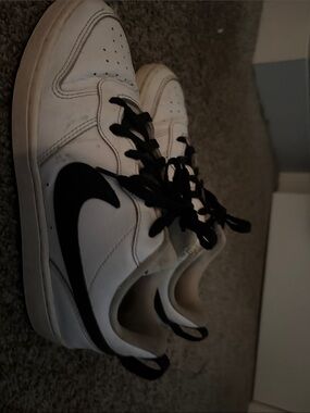 Nike White and Black Low-Top Skate Shoes
